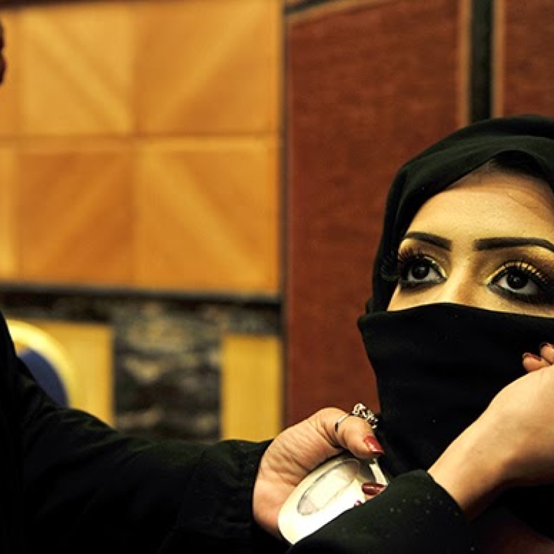 سعودية تطلق أول مشغل تجميلي في "صحراء حائل"  