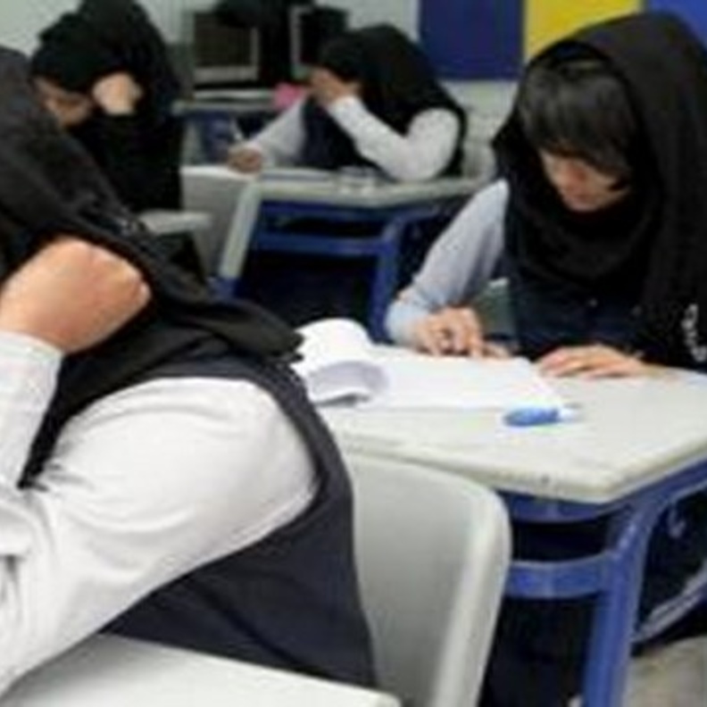 ماذا فعلت مديرة مدرسة سعودية حين ابتلعت طالبة لسانها بالاختبار؟ 