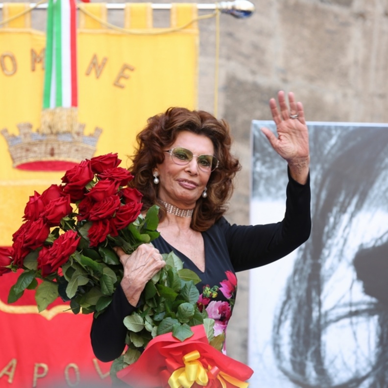 نابولي تمنح صوفيا لورين المواطنة الفخرية 