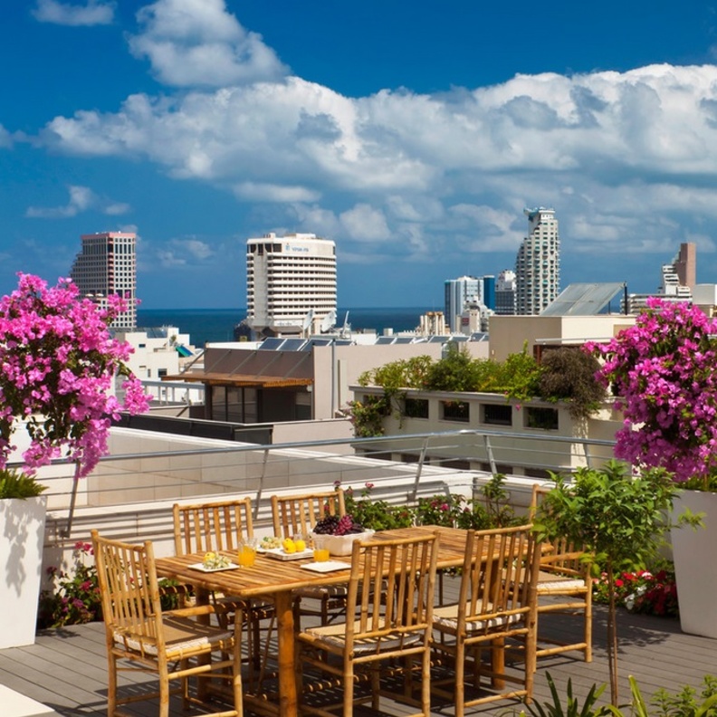 طاولة طعام خارجية من البامبو