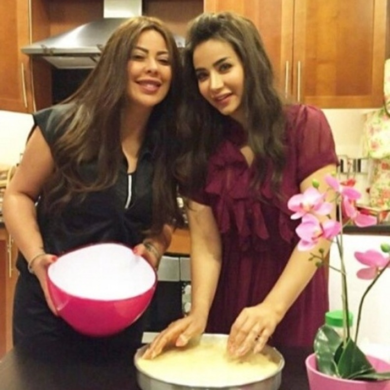 لجين عمران داخل المطبخ