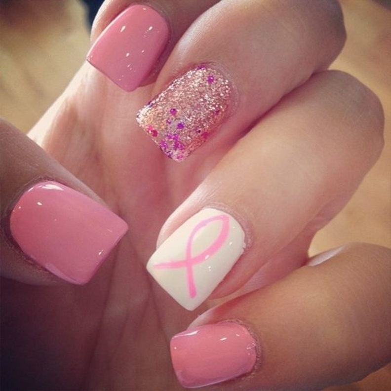 طبقي المناكير الوردية والمميزة مع علامة الوقاية من سرطان الثدي