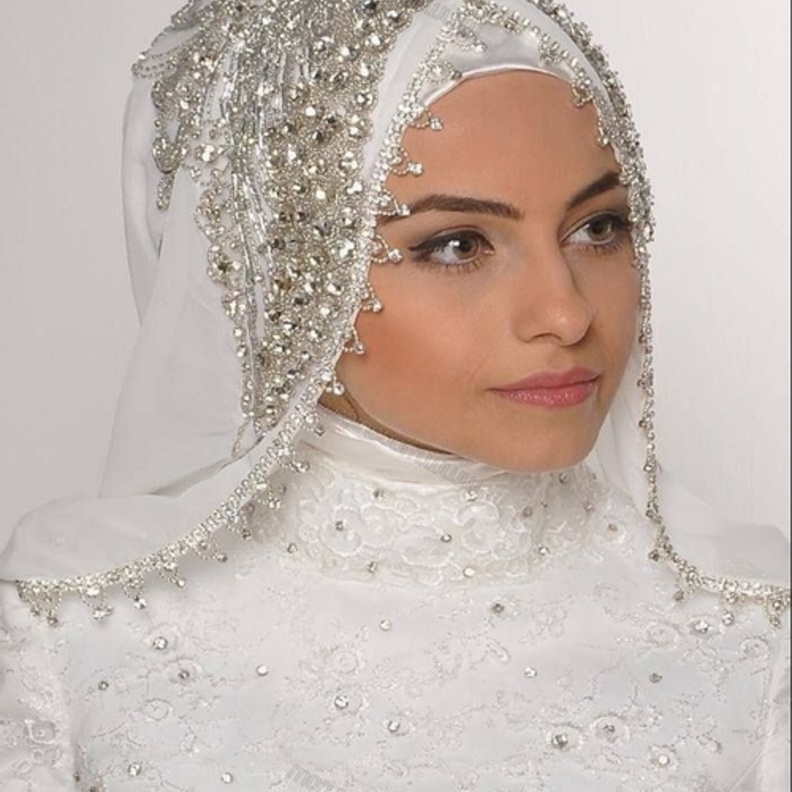 طرحة من الشيفون مشكوكة بالخرز 