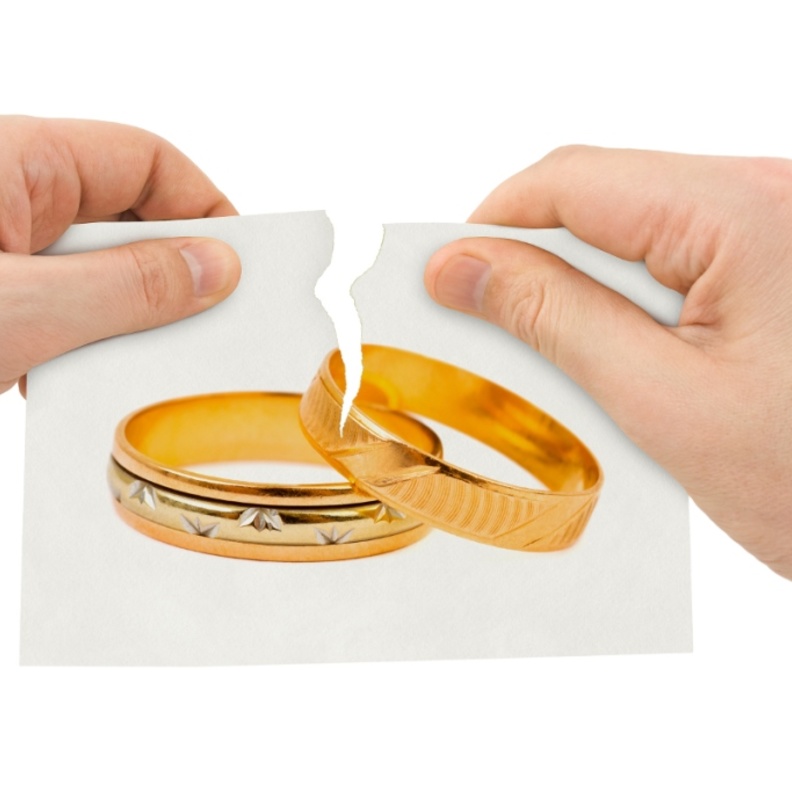 طلاق عروسين سعوديين بسبب الآي كلاود