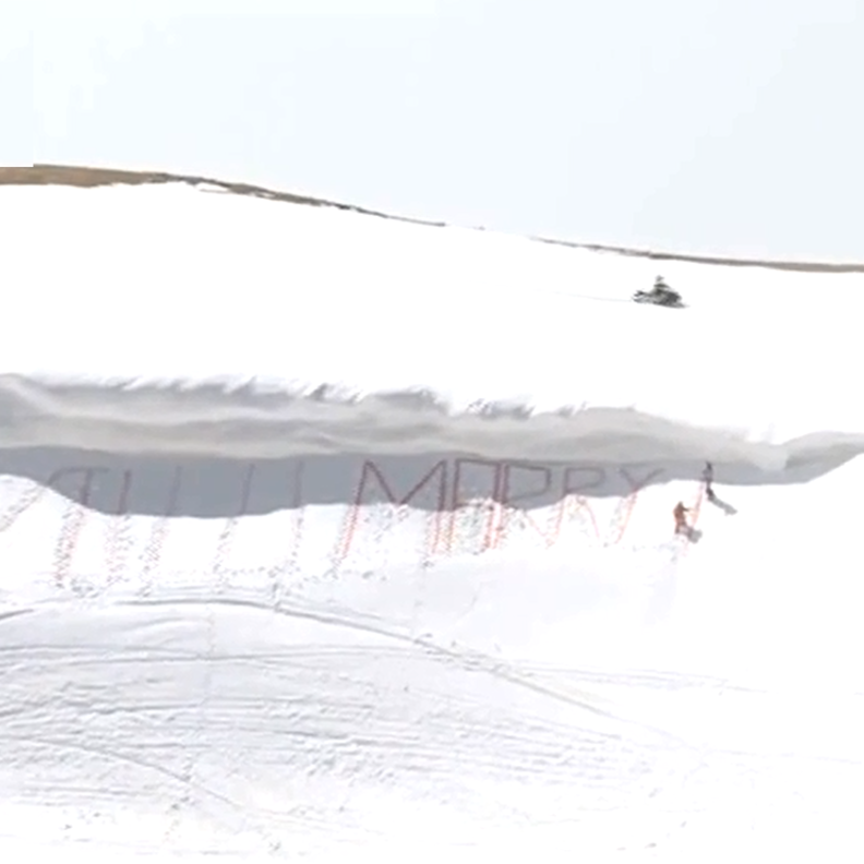 طلب يدها على الثلوج