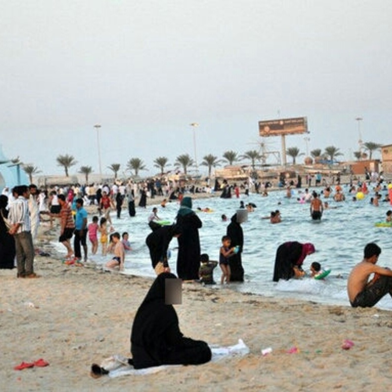 عائلات على الشاطيء