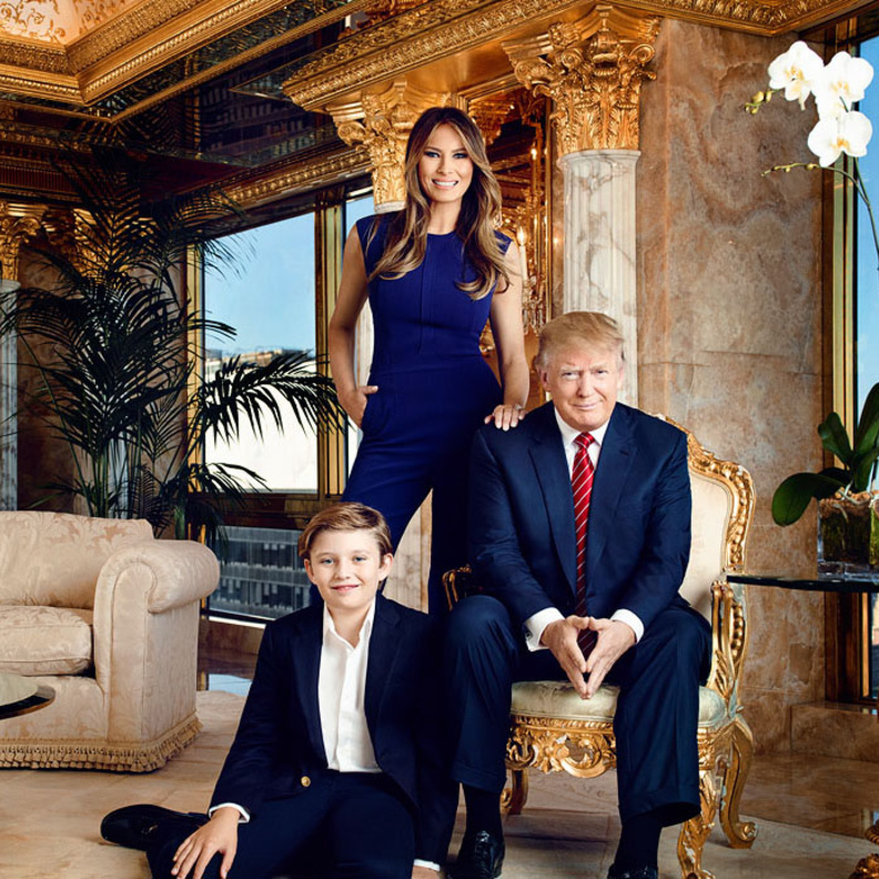 عائلة ترامب من زوجته الأخيرة في منزلهما في منهاتن