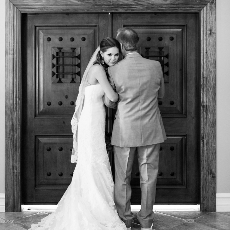 عادات يتبعها والد العروس في حفل الزفاف عليك أن تتمسك بها