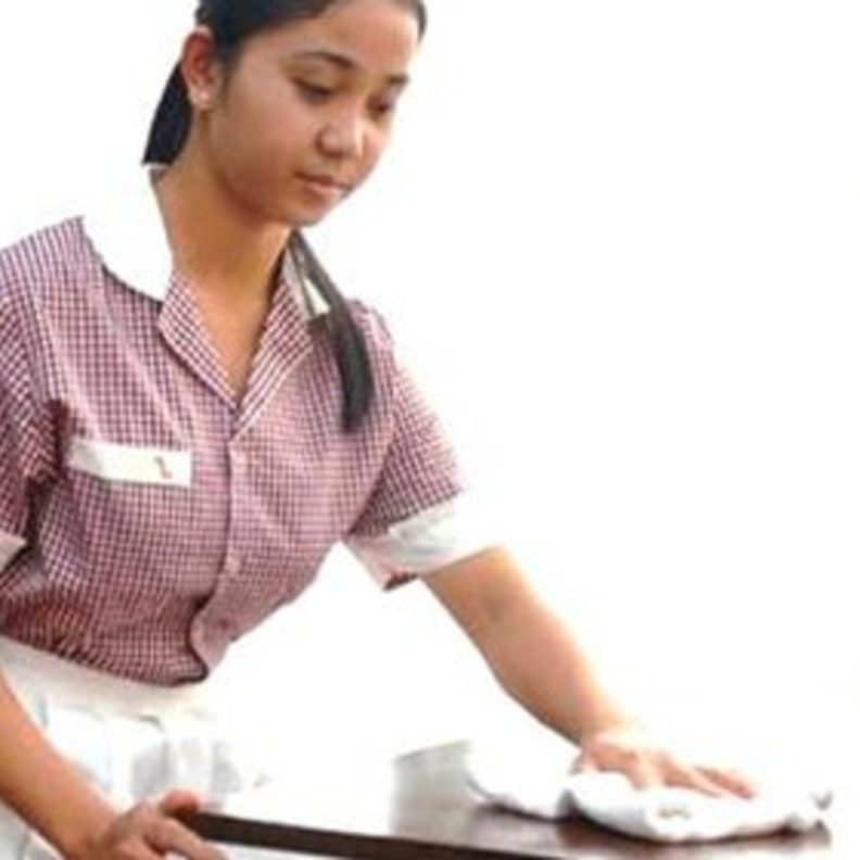 عاملة منزلية