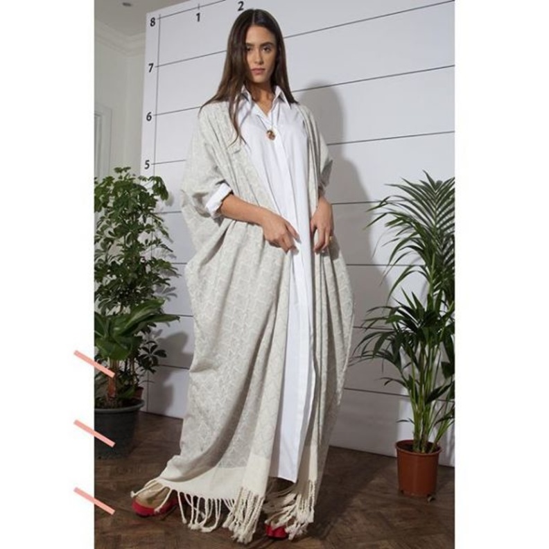 عباية من تصميم thirteenonine القطرية