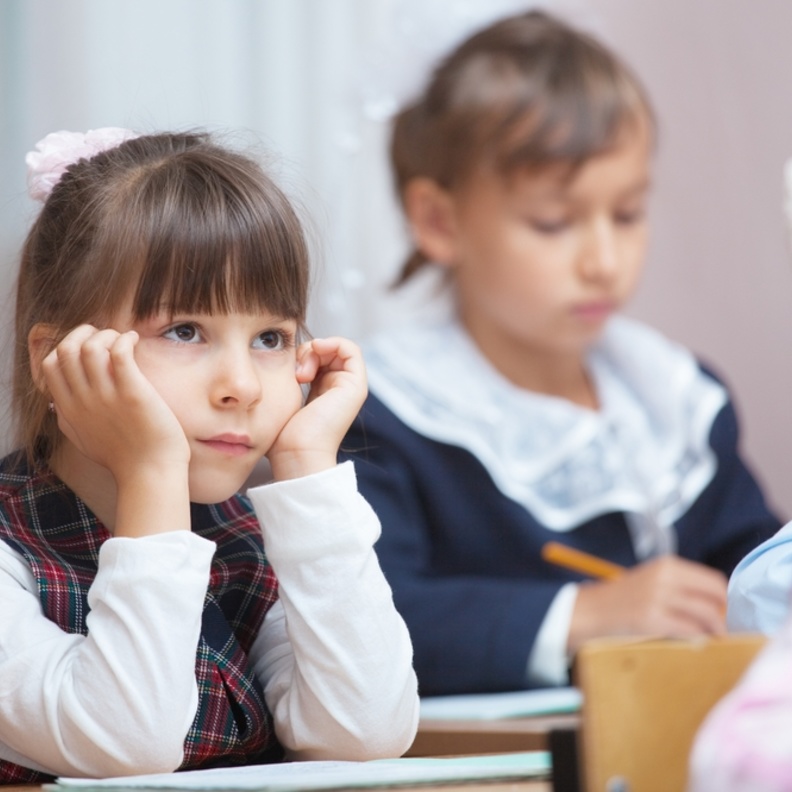 عدم استيعاب طفلك للدروس قد يكون بسبب مشاكل في السمع 