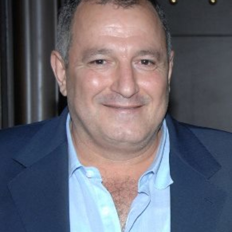 مدير التحرير ومحاور المشاهير عدنان الكاتب