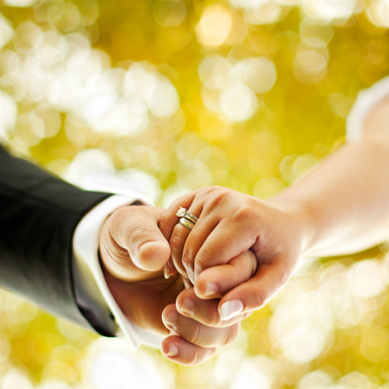 عريس يكسر ذراع عروسه .. والبسبب!