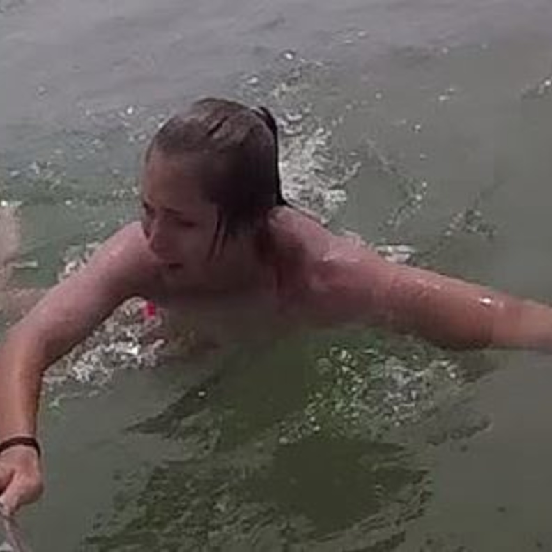 عصا السيلفي أنقذت حياتها