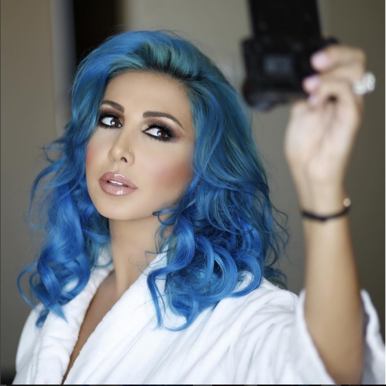 عصرية الشعر الأزرق مع جويل ماردينيان