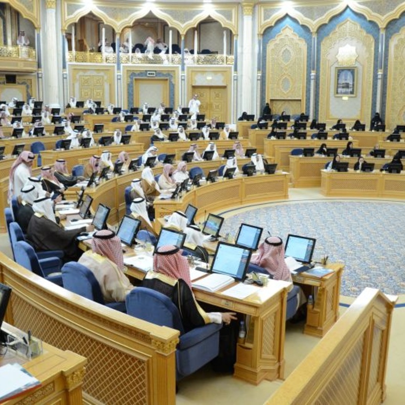 عضوة الشورى الدكتورة جواهر العنزي حصلت على المراتب الأولى في حياتها العلمية