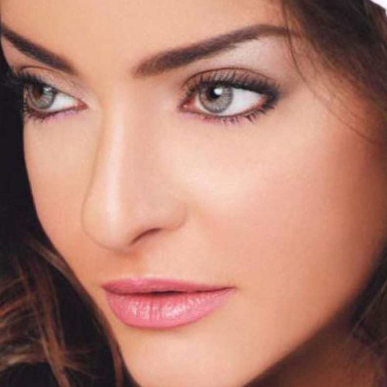 كاميليا وشقيقتها الصغرى فريدة