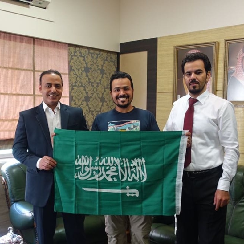 عمر يحضى بدعم السفارات السعودية 