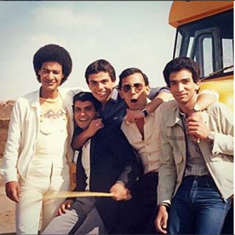 عمرو دياب يستعيد ذكرياته مع اصدقائه