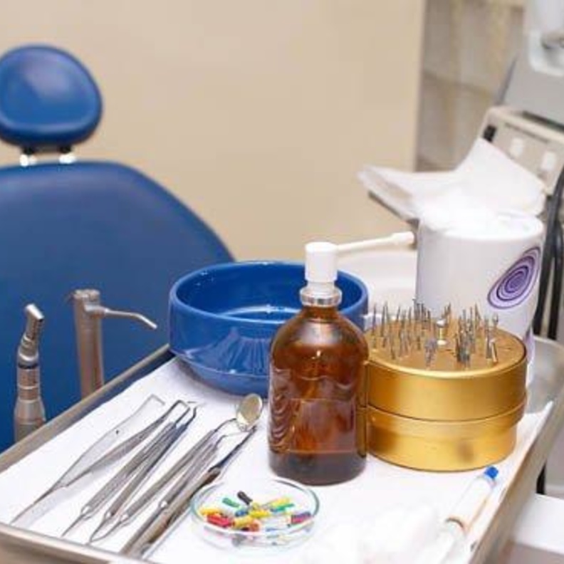 عيادة لطب اﻷسنان