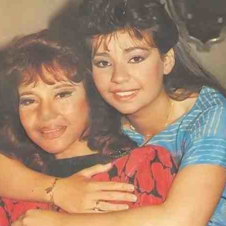 غادة نافع مع والدتها