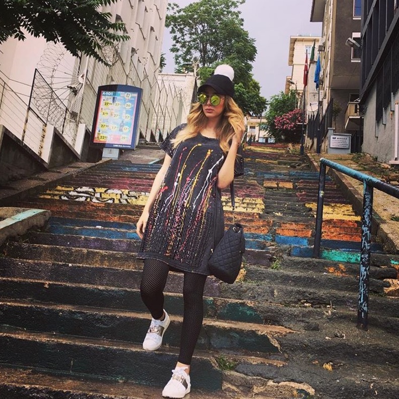 غرابة وجمال الأسود على بسمة بوسيل