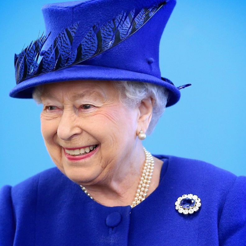 غياب ملكة بريطانيا المتواصل يثير الشكوك حول وفاتها