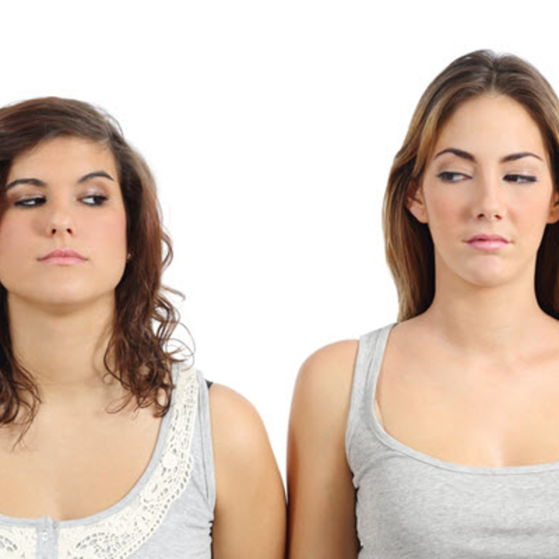 غيرة النساء من بعضهن سببها الهرمونات