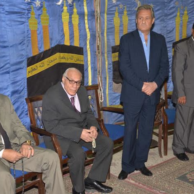 احمد بدير يقدم واجب العزاء