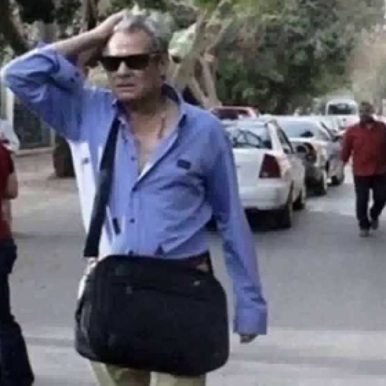 فاروق الفيشاوي حزينا بعد أن فقد ابنة أخيه