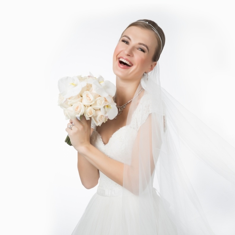 فرحة العروس بزفاف منظم