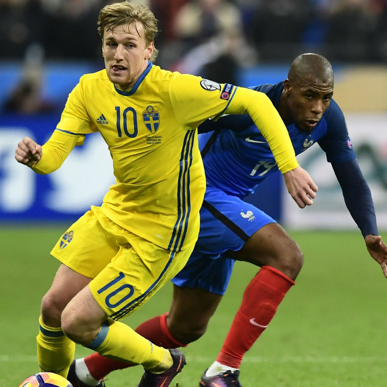 فرنسا تهزم السويد وتنفرد بصدارة المجموعة