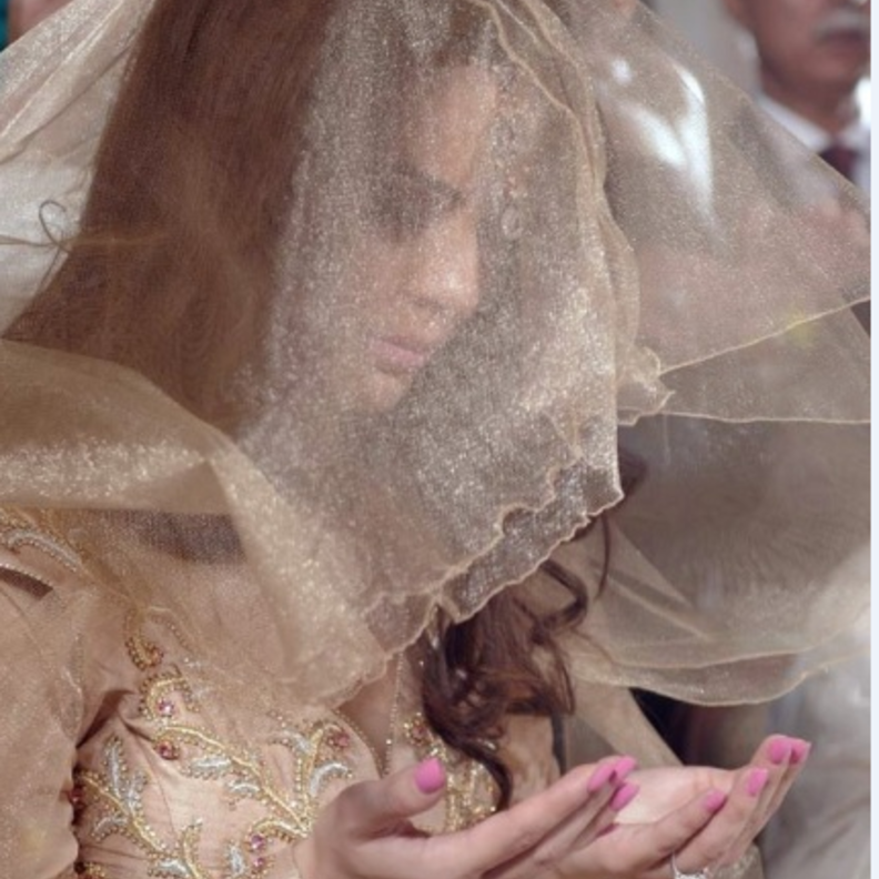 لماذا لا تحب النجمات الحديث عن الزيجة الوحيدة في حياتهن؟