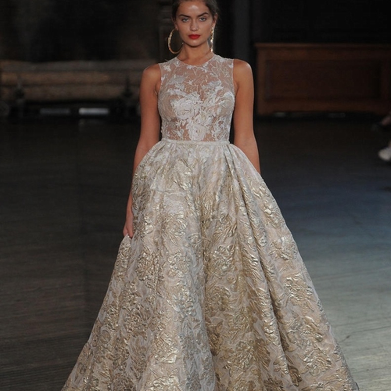 فساتين زفاف بألوان الميتاليك من مجموعة Berta لخريف 2017