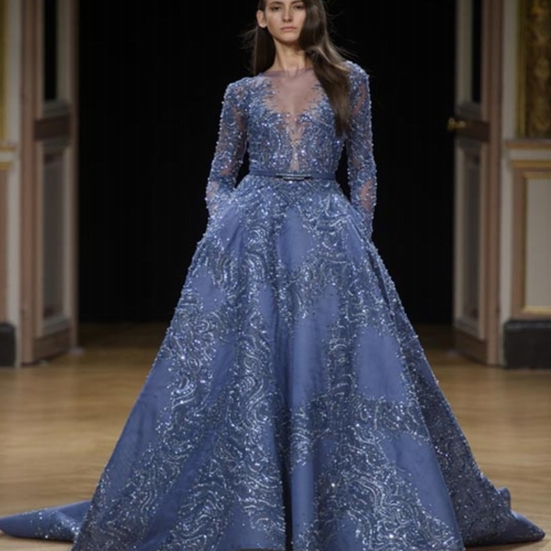 فستان أزرق مطرز لزياد نكد