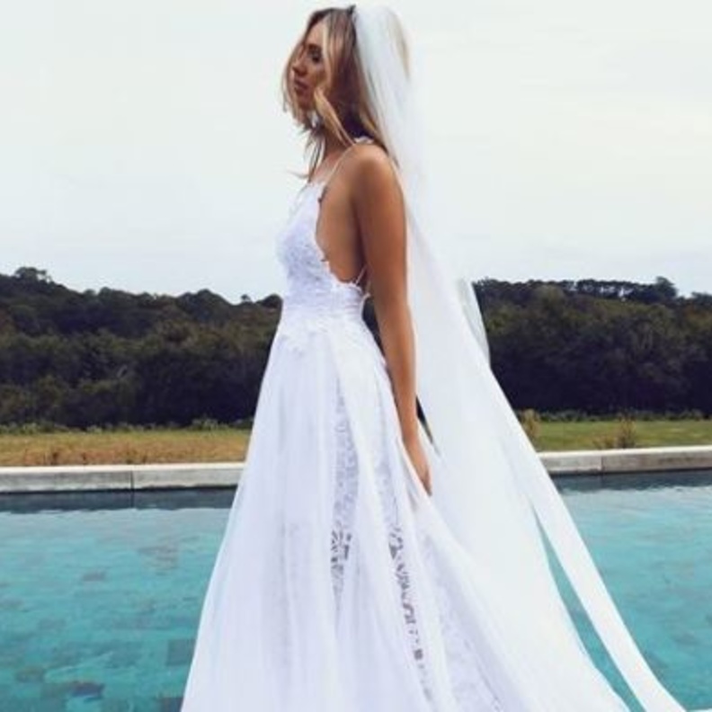 فستان الزفاف الاكثر شعبية على الانترنت