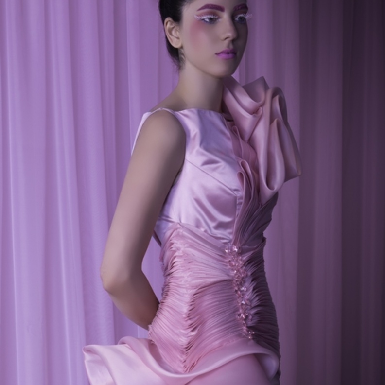 فستان الـPink Ribbon يباع بـ70 ألف ريال في مزاد خيري بجدة