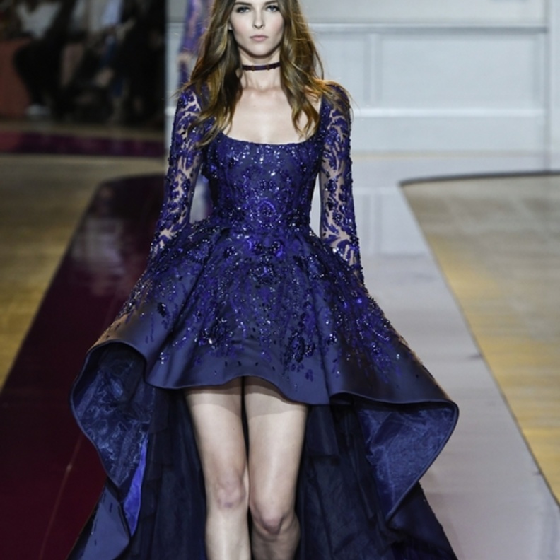 فستان باللون الكحلي من زهير مراد