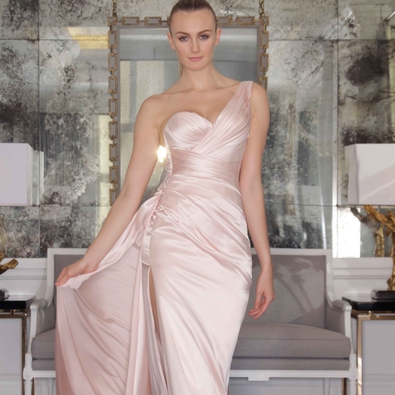 فستان بكتف واحد من Romona Keveza 