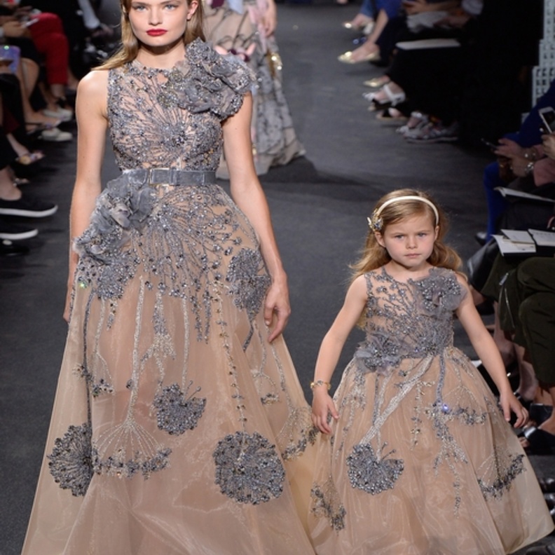 فستان من ايلي صعب