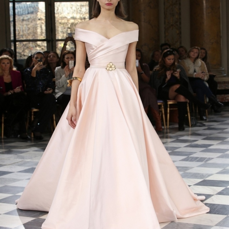 فستان من جورج حبيقة  بلون برتقالي  