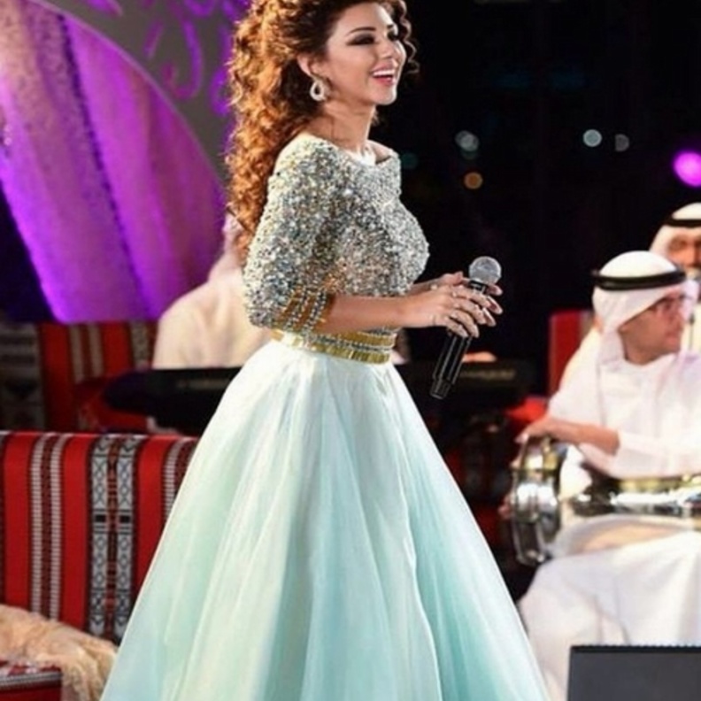 نحب هذه الاطلالة لنوال الزغبي