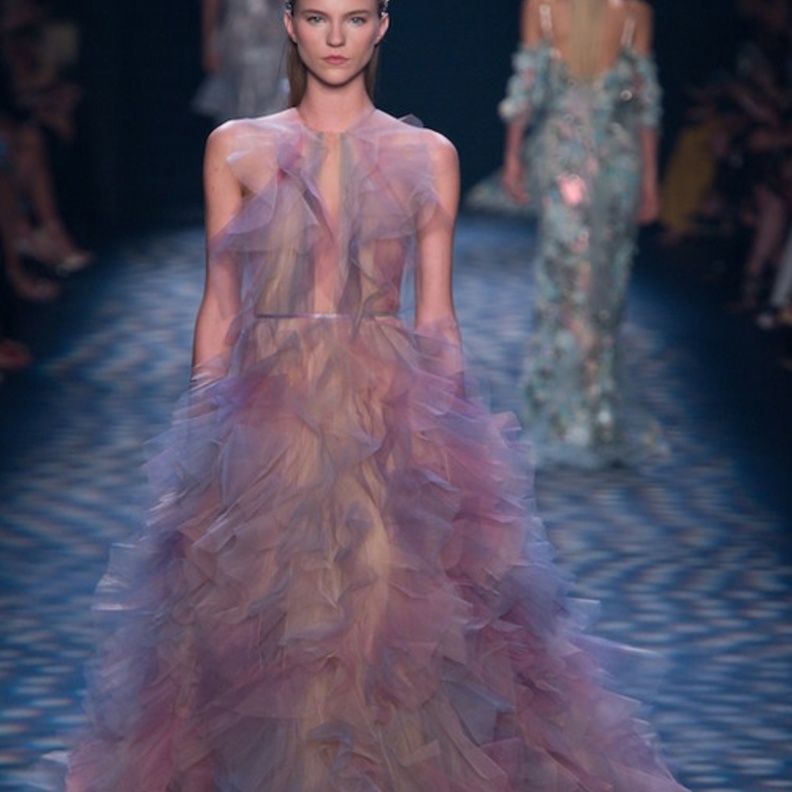 فستان زهري بتنورة من الكشاكش الشيفون من ماركيزا