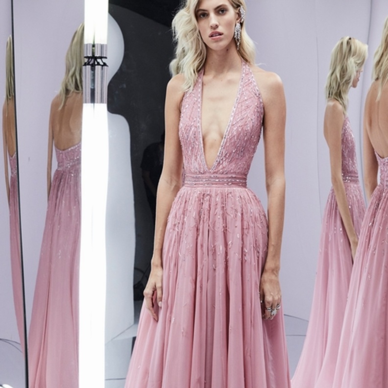 فستان زهري من زهير مراد للخطوبة