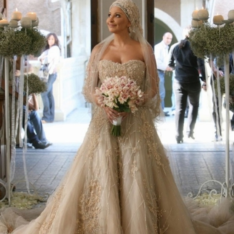 فستان ناعم ترتديه اليسا