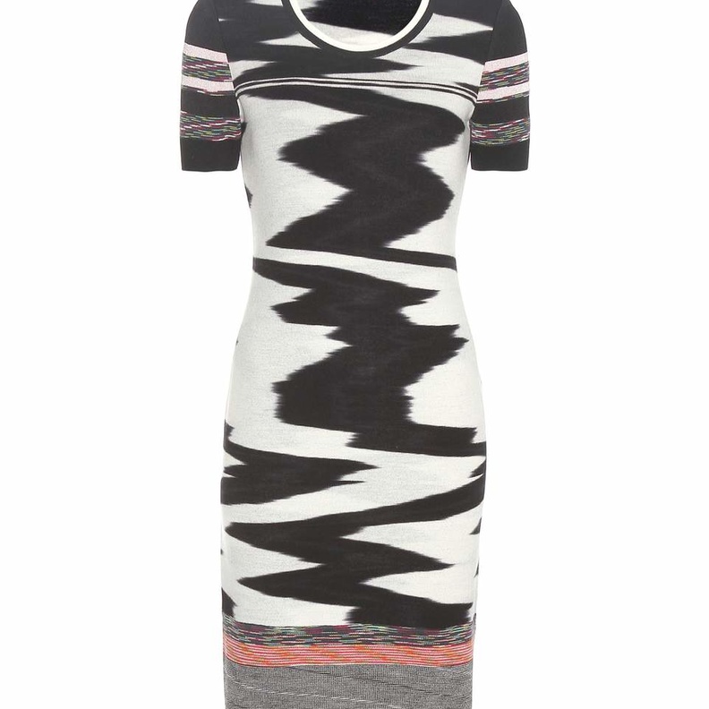 فستان عصري بخطوط عريضة من ميسوني Missoni
