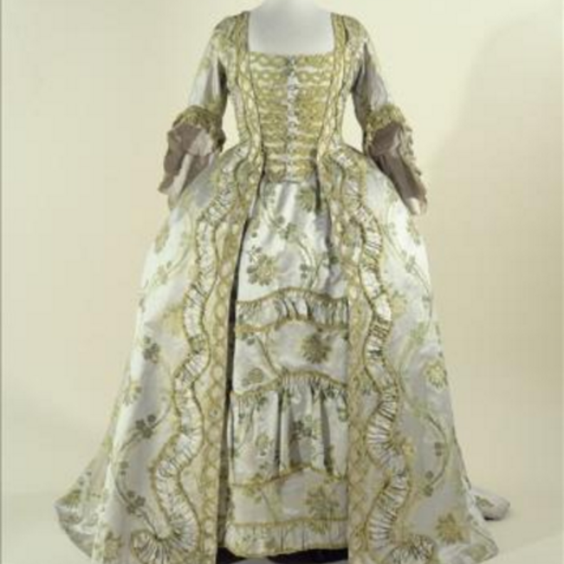 فستان من قسم قرن الـ18 في متحف Musée Galliera