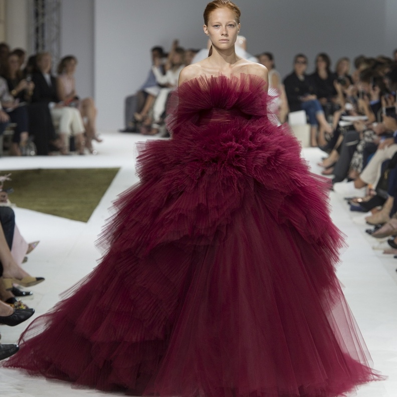 فستان من بوربيري RUNWAY   BURBERRY LONDON ENGLAND 