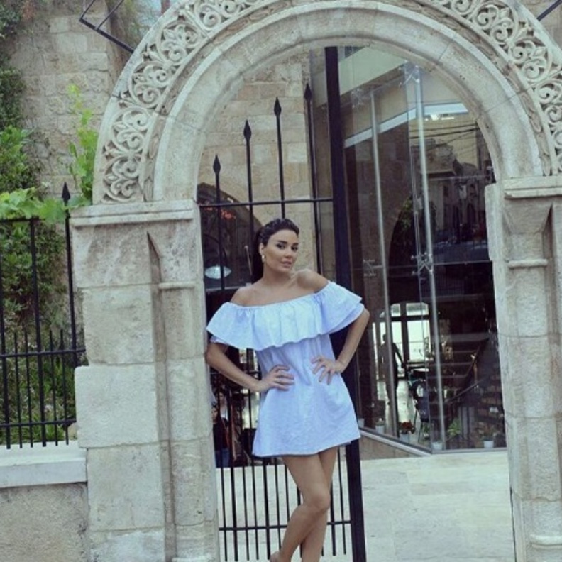 فستان ميدي بقصة الـOff Shoulder