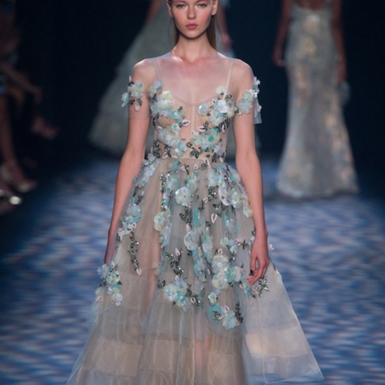 فستان ناعم من مجموعة ماركيزا لعشاء رومانسي مع زوجك